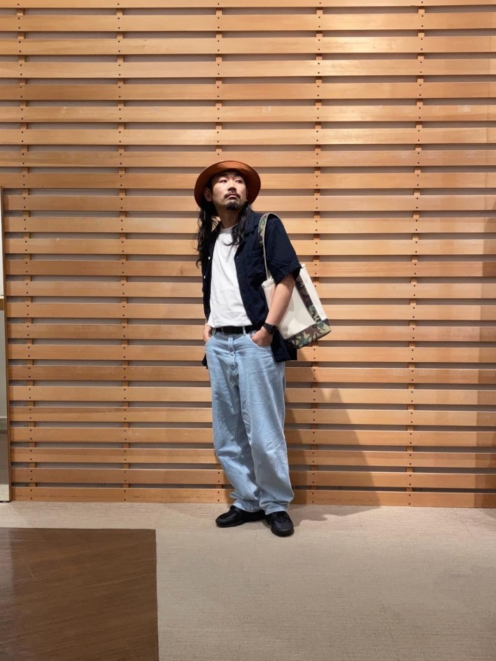 「黒、ガーゼ、半袖シャツ、開襟、エルエルビーン、llbeanjapan、BeanOutsider、llbeanstyling、LLbean、デニム 」｜「L.L.Beanのシリンダー・トート・バッグ（トートバッグ、その他）」を使った、unさん（メンズ・174cm）の夏コーディネートの1枚目の写真