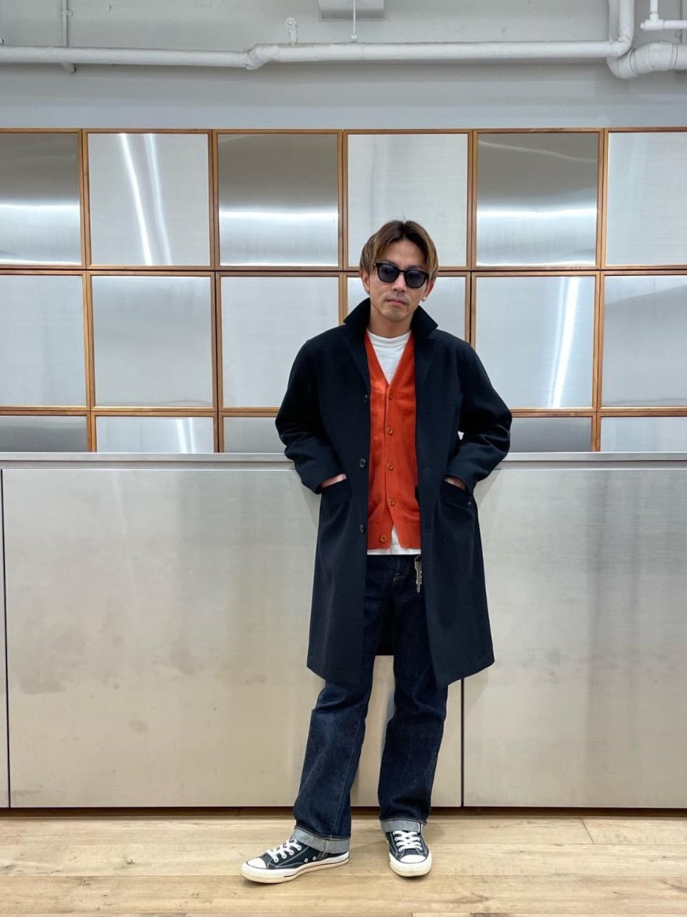 「スニーカー、デニム、シンプルコーデ、ヒステリックグラマー、HYSTERIC GLAMOUR、ジャケット 」｜「HYSTERIC GLAMOURのvoidoid（サングラス、ブラック系）」を使った、京都くんさん（メンズ・172cm）の冬コーディネートの1枚目の写真