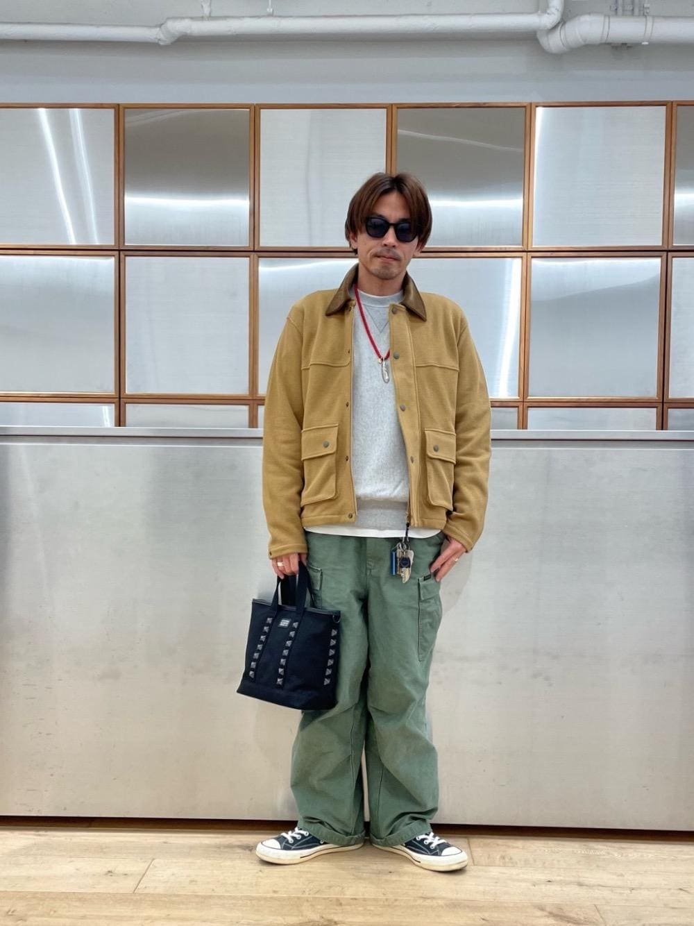 「スニーカー、アウター、アメカジ、コラボ、春コーデ、ヒステリックグラマー、ジャケット 」｜「HYSTERIC GLAMOURのvoidoid（サングラス、ブラック系）」を使った、京都くんさん（メンズ・172cm）の夏コーディネートの1枚目の写真