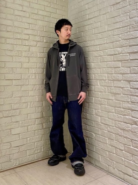 「HYSTERIC GLAMOUR（ヒステリックグラマー）のリジットストレートバギーデニムパンツ（デニムパンツ、ブルー系）」を使った、HIDEさん（メンズ・172cm）の春コーディネート