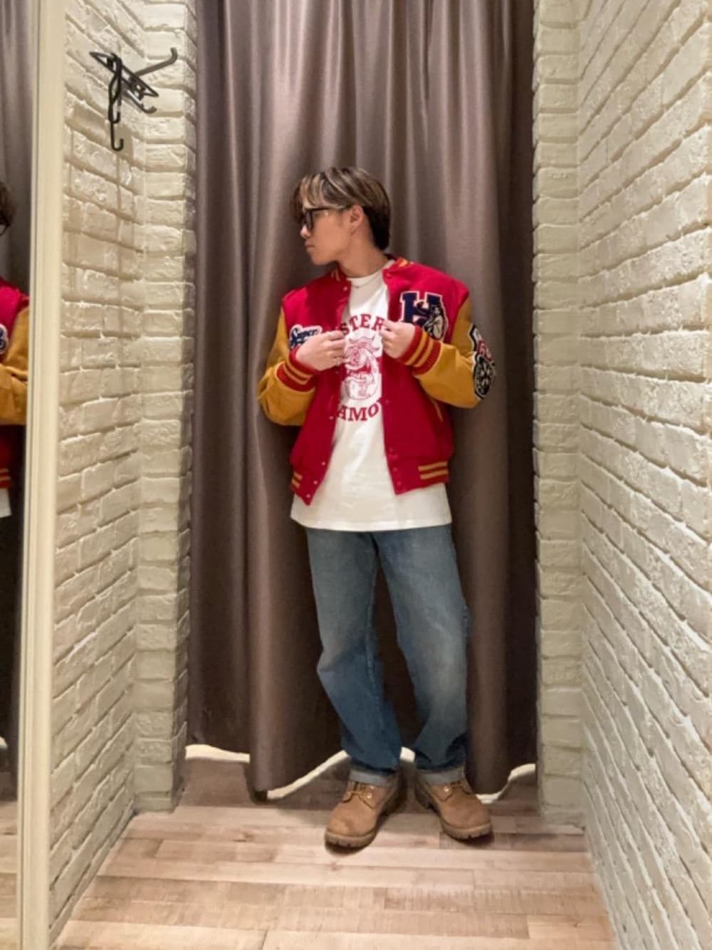 「デニム、アメカジ、Tシャツ、ライトアウター、バックプリント、ヒステリックグラマー、秋コーデ、HYSTERIC GLAMOUR」｜「HYSTERIC GLAMOURのストレートデニムパンツ（デニムパンツ、ブルー系）」を使った、hysteric0717さん（メンズ・163cm）の秋コーディネートの1枚目の写真