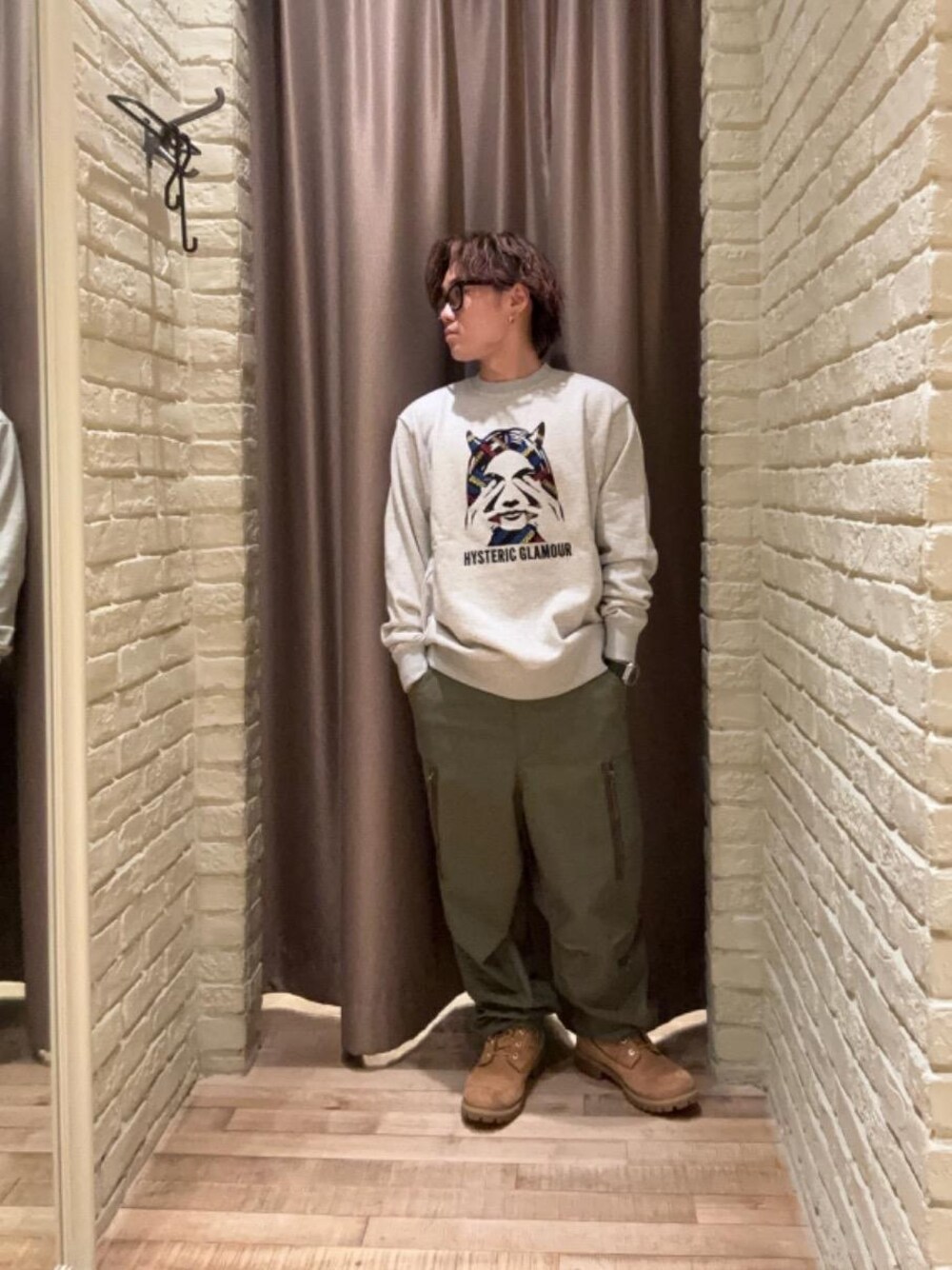「スウェット、ストリート、シンプルコーデ、ヒステリックグラマー、HYSTERIC GLAMOUR、ワイドパンツ 」｜「HYSTERIC GLAMOURのSEE NO EVIL刺繍 スウェット（スウェット、グレー系）」を使った、hysteric0717さん（メンズ・163cm）の春コーディネートの1枚目の写真