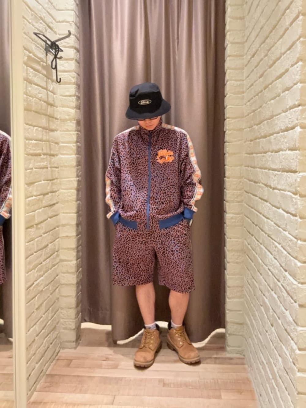 「セットアップ、ストリート、ハット、ヒステリックグラマー、HYSTERIC GLAMOUR、ジャケット 」｜「HYSTERIC GLAMOURのVINYL JUNKIE ショーツ（その他パンツ、ブルー系）」を使った、hysteric0717さん（メンズ・163cm）の春コーディネートの1枚目の写真