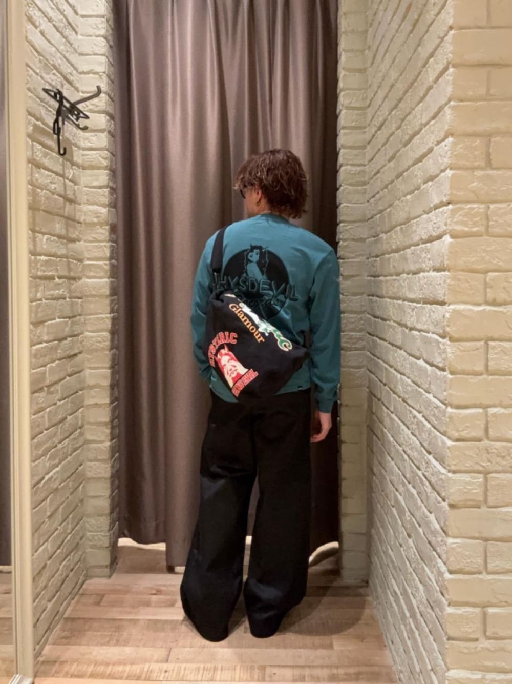 COLLEEGE COLLAGE スウェットショルダーバッグを使った人気