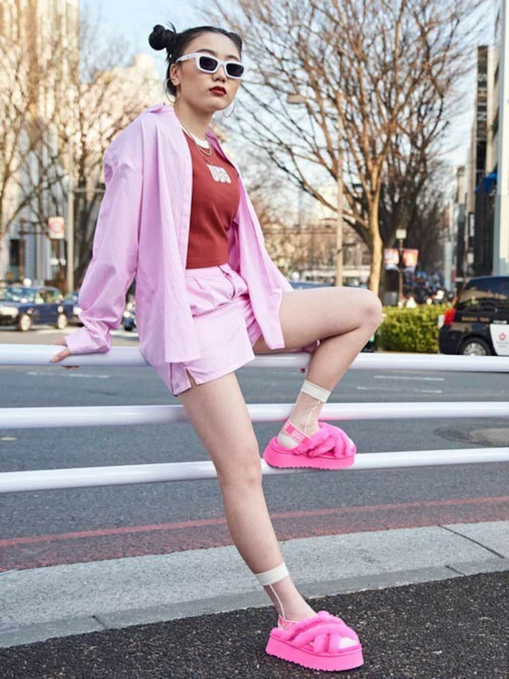 UGG ディスコクロススライド UGG（アグ）の「【UGG】アグ DISCO CROSS SLIDE ディスコ クロス