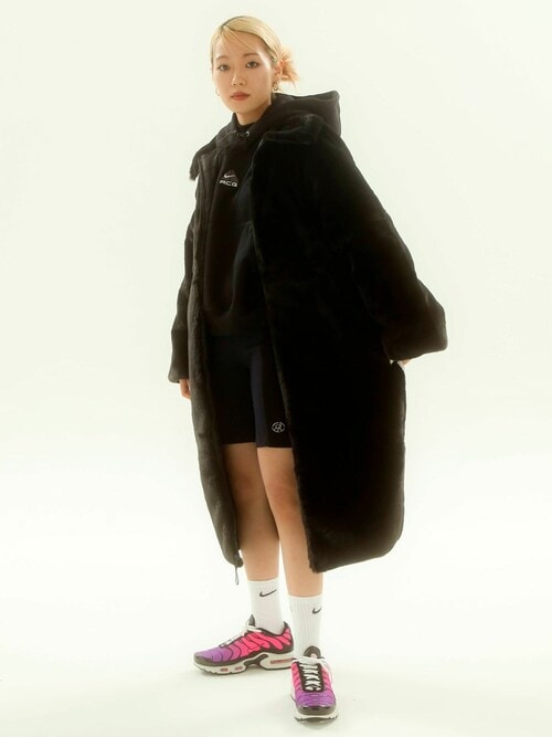 ナイキ ウィメンズ ビッグスウォッシュ ロング ファー コート ジャケット M NIKE（ナイキ）の「NIKE WOMENS BIG SWOOSHU LONG FUR JACKET