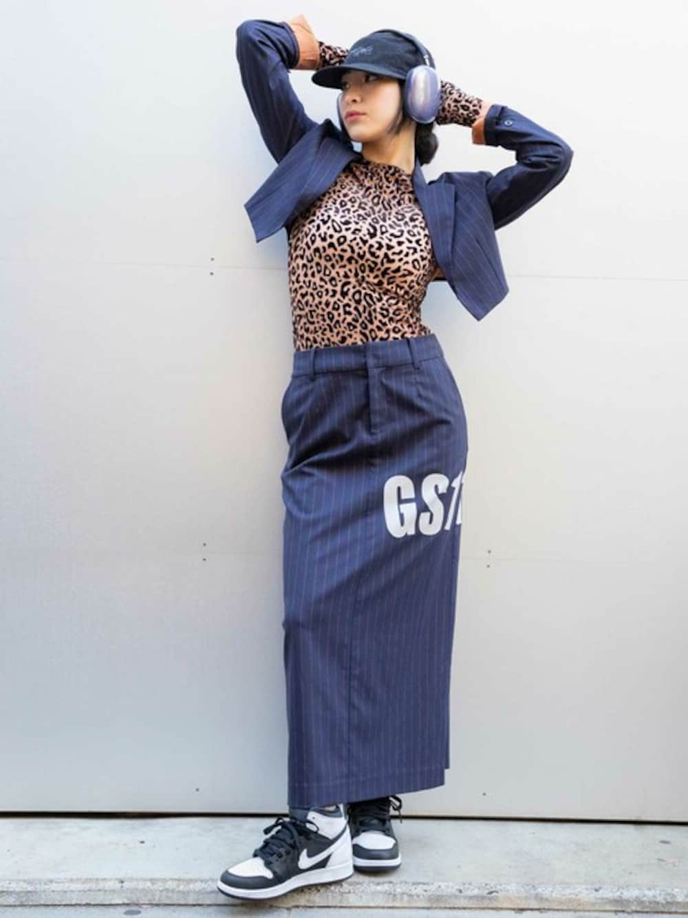 「スニーカー、セットアップ、キャップ、ストリート、ヘッドフォン、モード、ANNA SUI、シースルー、韓国ファッション、atmospink、スポーツミックス、NIKE、春コーデ、シースルートップス、春のおしゃ見えテクニック」｜「ANNA SUI NYCのANNA SUI NYC サブウェイ ジャケット 【SP】（その他アウター、ブルー系）」を使った、atmos pinkさん（レディース・160cm）の春コーディネートの1枚目の写真