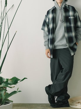 「アイテム（チノパンツ）」を使った、infoabsoさん（メンズ・175cm）の夏コーディネート