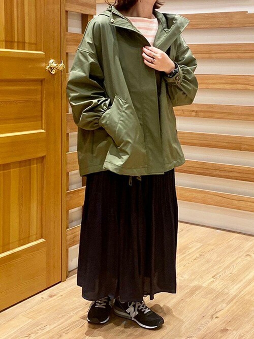 「マンパ、マウンテンパーカー、カジュアル、ボーダー、ニューバランス、NEWBALANCE、春アウター、ボーダートップス、春、春カラー」｜「Grand PARKの洗濯機洗い可 モンスターパーカーブルゾン（ブルゾン、グリーン系）」を使った、ニコルさん（レディース・154cm）の冬コーディネートの1枚目の写真