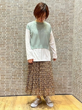 「ニットベスト」｜「アイテム（アンサンブル）」を使った、ニコルさん（レディース・155cm）の春コーディネート