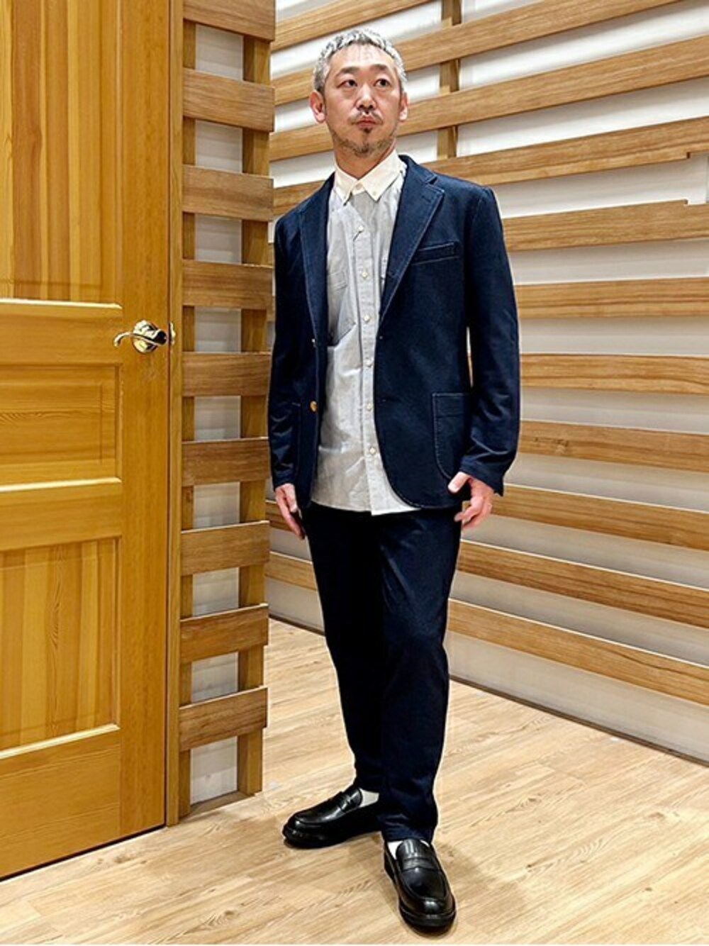 「デニム、セットアップ、デニムジャケット、SETUP、きれいめカジュアル、セットアップスタイル、オフィスカジュアル、デニムセットアップ、GrandPARK、グランドパーク」｜「Grand PARKのストレッチデニムジャケット（テーラードジャケット、ブルー系）」を使った、ニコルさん（メンズ・172cm）の春コーディネートの1枚目の写真