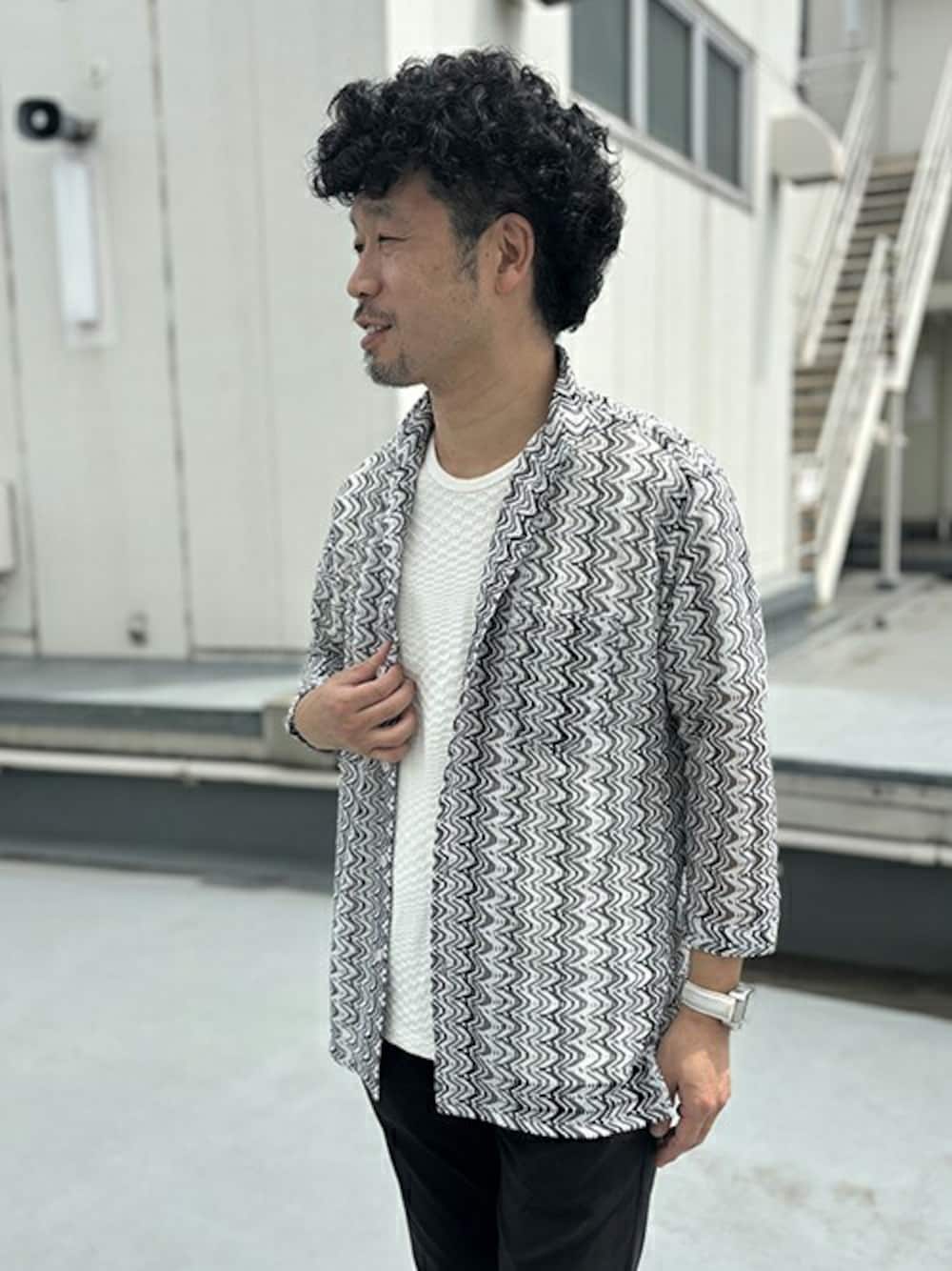 「NICOLE CLUB FOR MENのアラカルトシアーレース 7分袖スタンドシャツ（シャツ/ブラウス、グレー系）」を使った、ニコルさん（メンズ・170cm）の春コーディネートの1枚目の写真