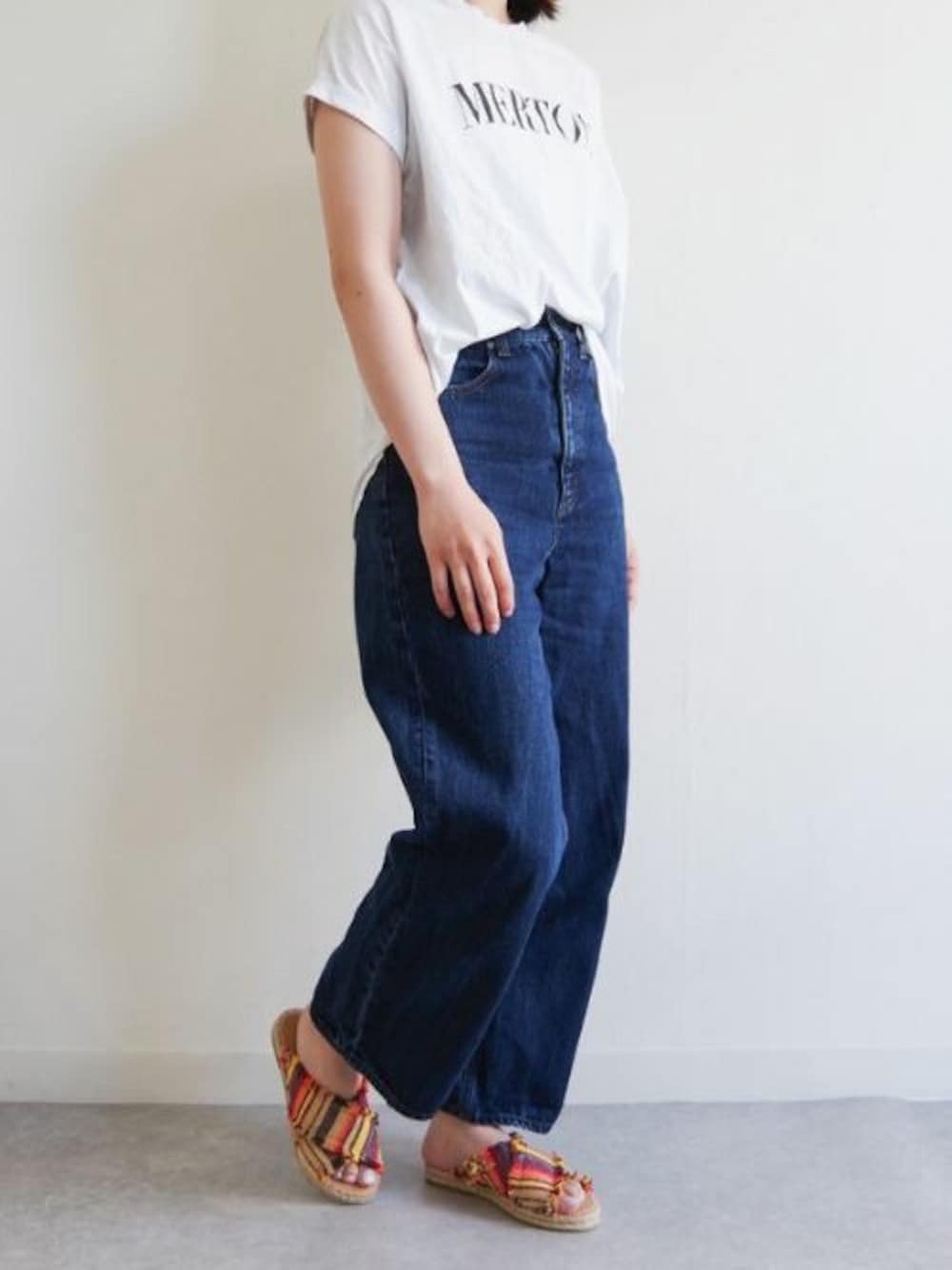 「柄、カジュアル、ミネトンカ、フェススタイル、サンダル、旅行、ジュートサンダル」｜「MinnetonkaのMINNETONKA ミネトンカ / クロスベルトサンダル PEPPER（サンダル、ピンク系）」を使った、MINNETONKAONLINESHOPさん（レディース・160cm）の夏コーディネートの1枚目の写真