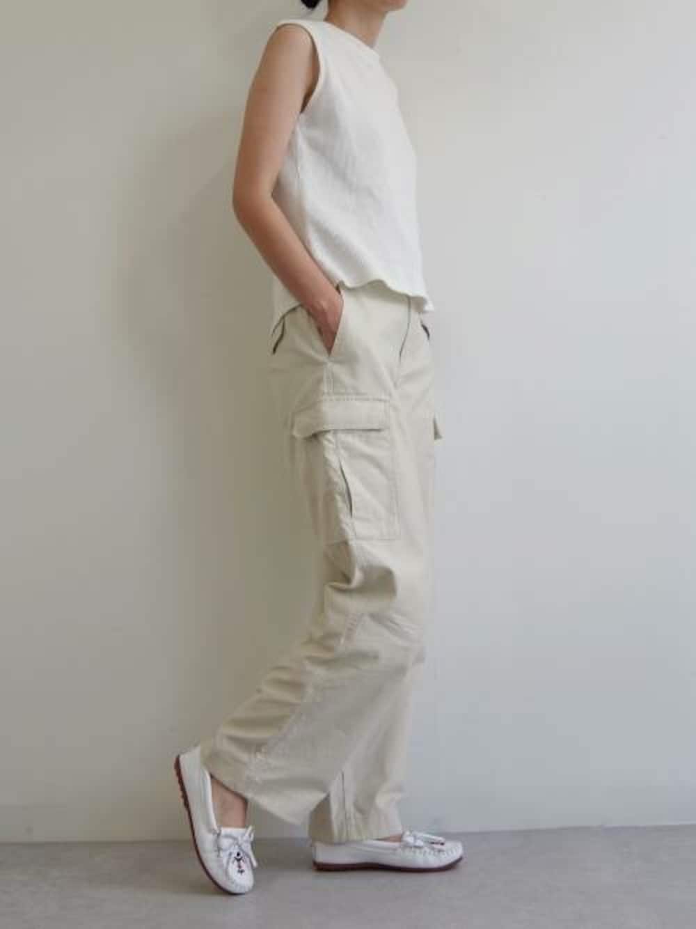 MINNETONKAONLINESHOPさんの「MINNETONKA ミネトンカ / ホワイトビーズ刺繍モカシン  THUNDERBIRD ANIMIKI サンダーバード アニミキ（Minnetonka）」を使ったコーディネートの1枚目の写真