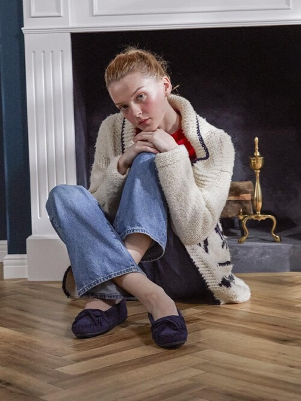 「カジュアル、秋のコーデ、ミネトンカ、大人カジュアル、minnetonka、モカシン、カジュアルコーデ、ラクチンコーデ、秋コーデ、ミネトンカモカシン」｜「Minnetonkaの【MINNETONKA/ミネトンカ】 KILTY SUEDE MOC / キルティー スエード モカシン（モカシン/デッキシューズ、ブルー系）」を使った、MINNETONKAONLINESHOPさん（レディース・175cm）の秋コーディネートの1枚目の写真