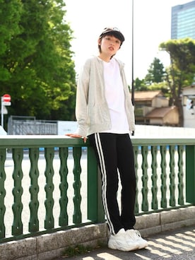 「NAVY（ネイビー）のアイテム（パンツ）」を使った、マックハウスZOZOスタイリスト レディースさん（レディース・163cm）の夏コーディネート