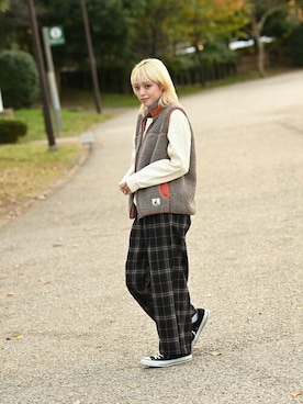 「NAVY（ネイビー）のアイテム（パンツ）」を使った、マックハウスZOZOスタイリスト レディースさん（レディース・163cm）の冬コーディネート