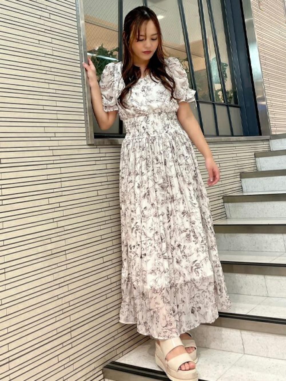 シフォン ワンピース Vネック バイカラー 夏コーデ 花柄シフォンVネックプリーツワンピースを使った人気