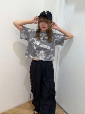 INGNI（イング）さんの「サイドベルトナイロンワイドカーゴパンツ」を使ったコーディネート