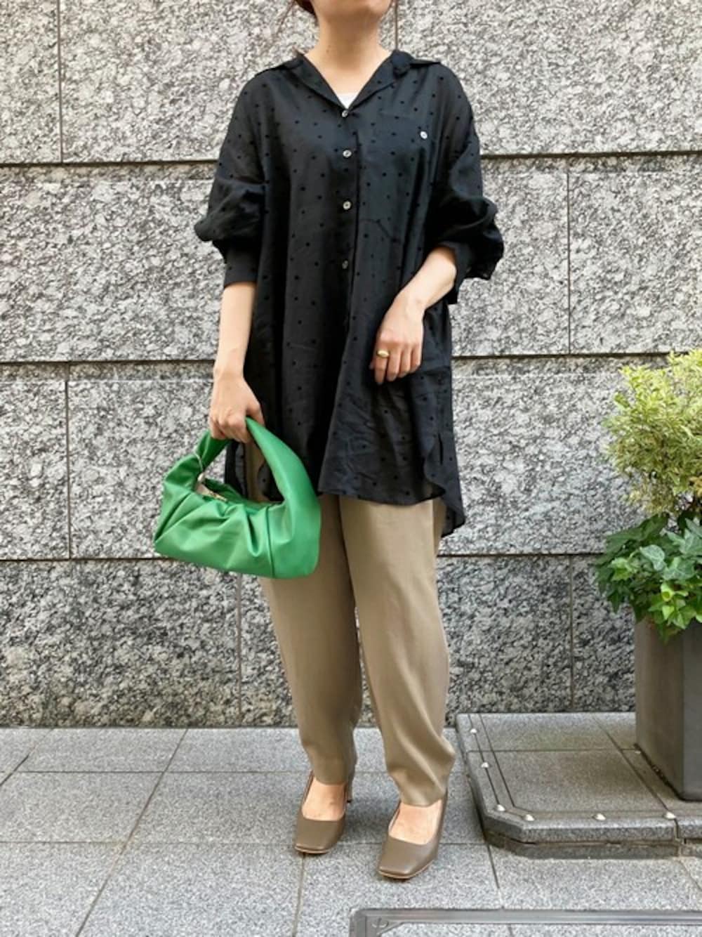 nol ayumiさんの「ドットフロッキーオーバーシャツ（NOLLEY’S）」を使ったコーディネートの1枚目の写真