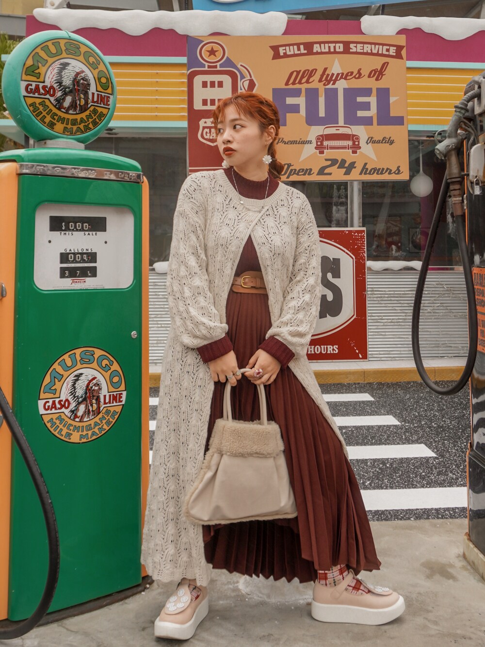 「貳咿穿衣、ootd、moussy、selectmoca、Tokyo bopper、穿搭、針織、休日スタイル、休日コーデ、春コーデ、洋裝、透かし編みニット、スリット」｜「SENSE OF PLACE by URBAN RESEARCHの2WAYエコムートントートバッグ（ショルダーバッグ、ホワイト系）」を使った、21貳咿@hsuan. jpgさん（レディース・160cm）の春コーディネートの1枚目の写真