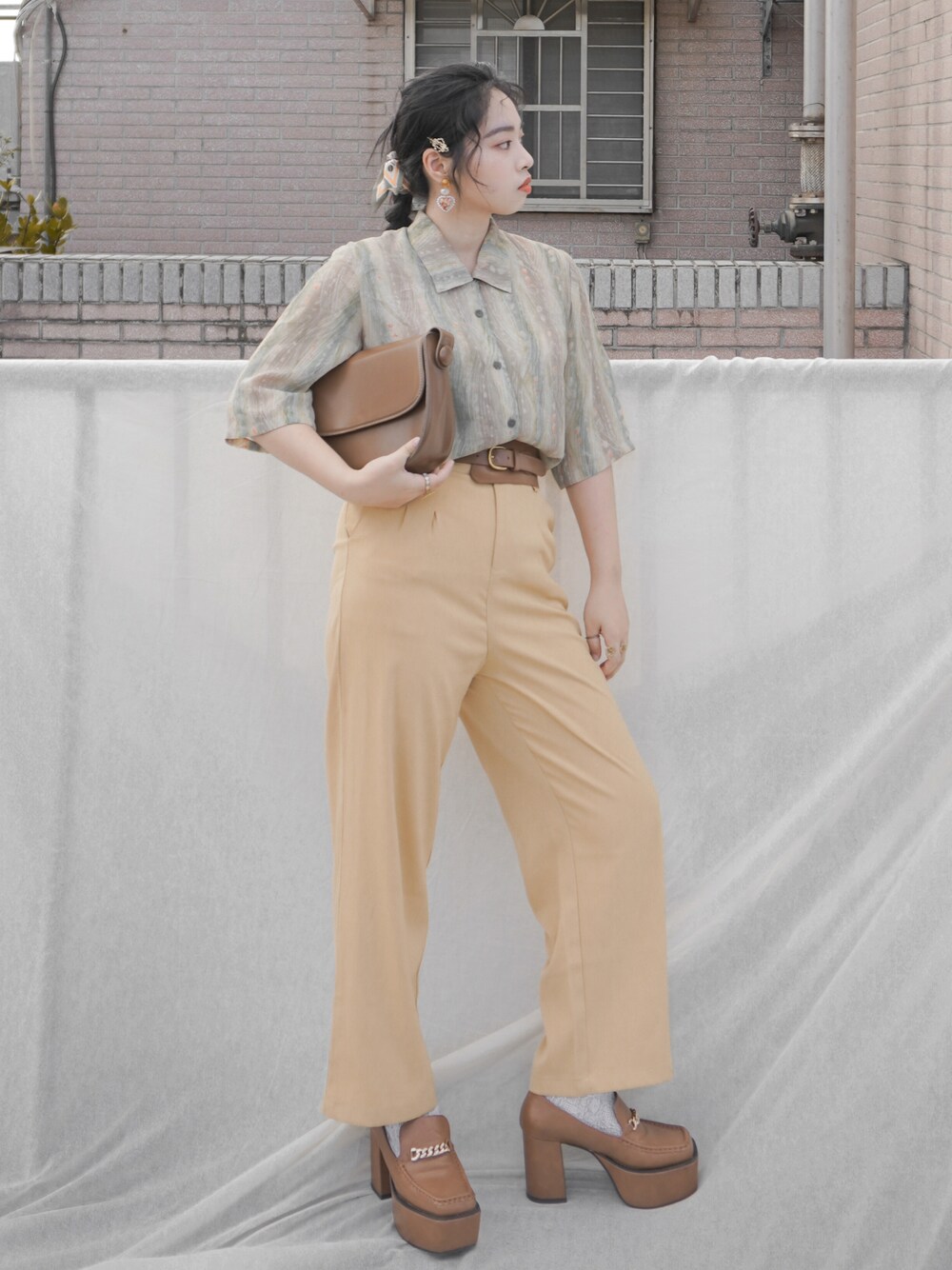 「ootd、夏コーデ、古着MIX、古着コーデ、古着好きな人と繋がりたい、貳咿穿衣、復古、古着女子、日常、今日のコーデ」｜「GUのアイテム（パンプス、ブラウン系）」を使った、21貳咿@hsuan. jpgさん（レディース・160cm）の夏コーディネートの1枚目の写真