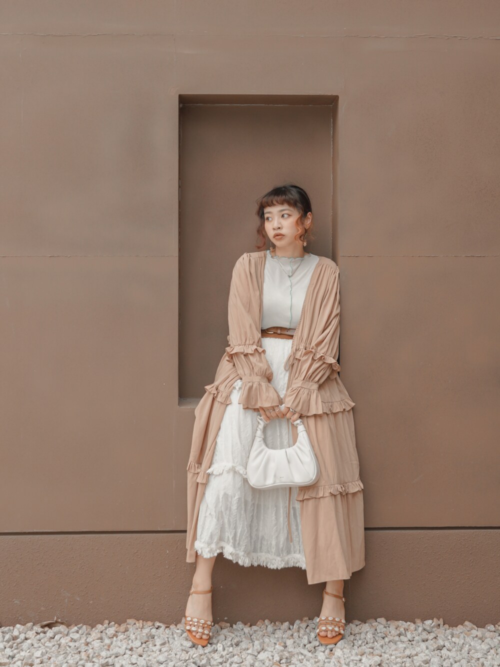 「貳咿穿衣、休日スタイル、大人カジュアル、秋のコーデ、今日のコーデ、夏コーデ、淡色コーデ、ootd、Heather、サンダル、白コーデ、スカート、休日コーデ、大地色、日系」｜「gracegiftのアイテム（シューズ、ブラウン系）」を使った、21貳咿@hsuan. jpgさん（レディース・160cm）の秋コーディネートの1枚目の写真