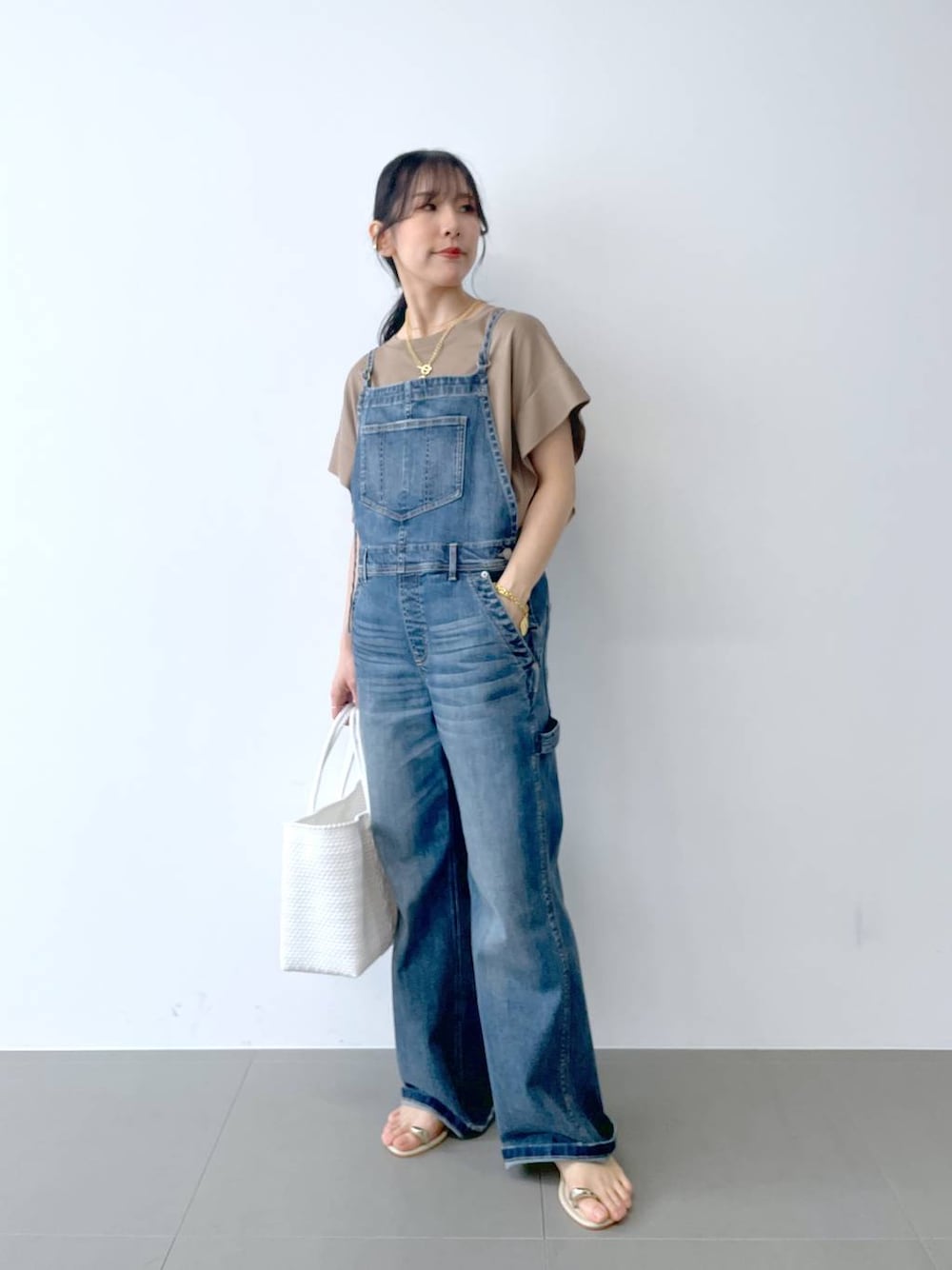「着痩せ・細見え、体型カバー、休日コーデ、カジュアル、オーバーサイズ、ウォッシャブル、BARNYARDSTORM、ChooseYourFavT_BARNYARDSTORM」｜「BARNYARDSTORMのBARNYARDSTORM / メタルツキレザートング（サンダル、イエロー系）」を使った、なーさん（レディース・156cm）の夏コーディネートの1枚目の写真
