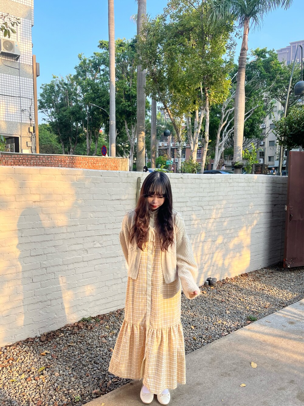 「休日スタイル、淡色コーデ、ootd、今日のコーデ、冬コーデ」｜「forksy.の【forksy.】シャドーストライプ裾ティアード切り替えシャツワンピース（シャツワンピース、ブルー系）」を使った、jieee03eeさん（レディース・163cm）の冬コーディネートの1枚目の写真