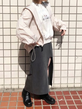 「スリット」｜「アイテム（マウンテンパーカー）」を使った、mikuさん（レディース・155cm）の春コーディネート