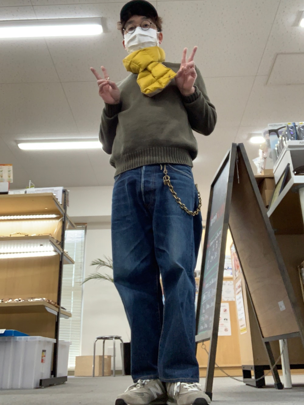 「ワタクス、昭和の残党、目が悪そうなヤツはだいたい友達」｜「POLO RALPH LAURENのアイテム（ニット/セーター、グリーン系）」を使った、ahologicさん（メンズ・162cm）の冬コーディネートの1枚目の写真