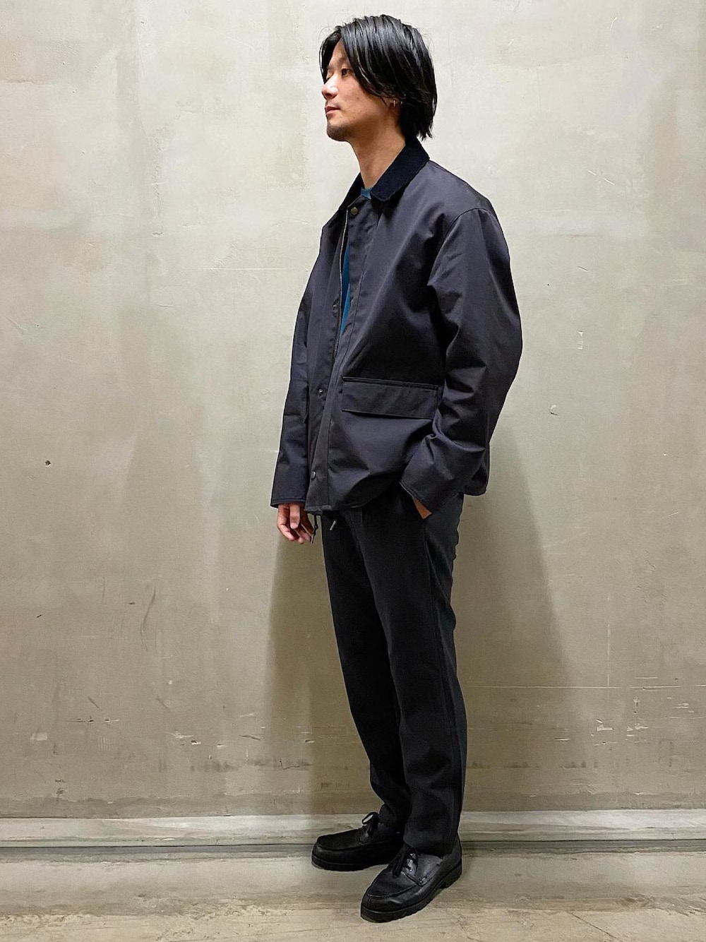 「だから秋服が好き、シンプル、休日スタイル、秋コーデ、秋服、いいね、save、フォローお願いします🤑、モノトーン、コーデュロイ、カジュアルコーデ、大人カジュアル、大人コーデ、BEAUTY&YOUTH UNITED ARROWS、スタッフセンバツ、革靴、きれいめカジュアル」｜「BEAUTY&YOUTH UNITED ARROWSのBY VENTILE フィールド ジャケット（ステンカラーコート、グレー系）」を使った、中原翔さん（メンズ・176cm）の秋コーディネートの1枚目の写真