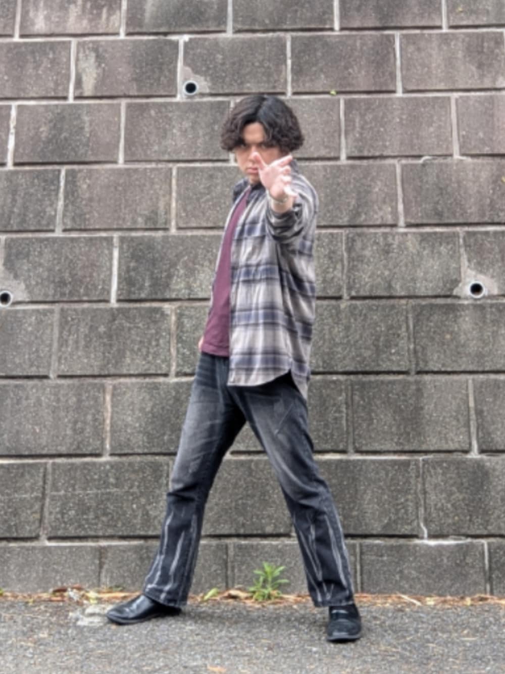 「ウルトラマン、ヒーローコーデ」｜「Shoowtimeのヴィンテージメイクフレアデニムパンツ（デニムパンツ、ブラック系）」を使った、れいさん（メンズ・174cm）の夏コーディネートの1枚目の写真