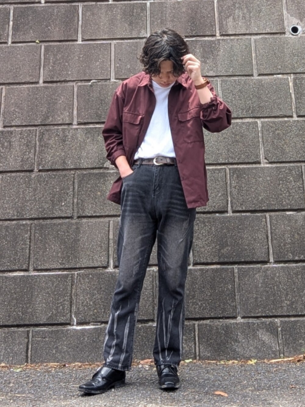 「仮面ライダーカブト、特撮、ヒーローコーデ」｜「Shoowtimeのヴィンテージメイクフレアデニムパンツ（デニムパンツ、ブラック系）」を使った、れいさん（メンズ・174cm）の夏コーディネートの1枚目の写真