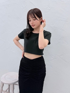 「RESEXXY（リゼクシー）のエンボスロゴクロップドTシャツ（Tシャツ/カットソー、ブラック系）」を使った、FUMIKAさん（レディース・155cm）の春コーディネート