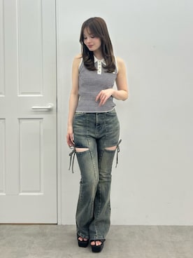 「RESEXXY（リゼクシー）の【追加生産分】カットアウトリボンデニムパンツ（デニムパンツ、ブルー系）」を使った、FUMIKAさん（レディース・155cm）の春コーディネート