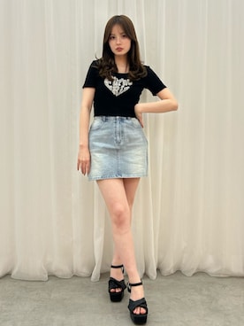 「RESEXXY（リゼクシー）のルミナスロゴTシャツ（Tシャツ/カットソー、ブラック系）」を使った、FUMIKAさん（レディース・155cm）の春コーディネート