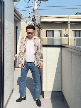 「Levi's（リーバイス）のLevi's/リーバイス 505 REGULAR/レギュラーフィット ジーンズ/ヴィンテージウォッシュ レギュラーストレート ストレッチ デニムパンツ（デニムパンツ、ブルー系）」を使った、（asatomoz）さん（メンズ・170cm）の春コーディネート