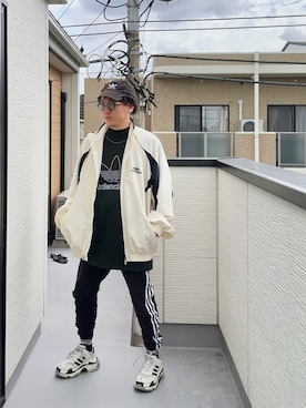 「adidas（アディダス）のアディカラー クラシック プライムブルー スーパースタートラックパンツ（ジャージ）[SST TRACK PANTS PRIMEBLUE] アディダスオリジナルス / adidas Originals（メンズ/レディース）（スウェットパンツ、ブラック系）」を使った、（asatomoz）さん（メンズ・170cm）の秋コーディネート