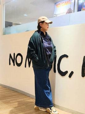 「アイテム（デニムスカート）」を使った、ebtakatukiさん（レディース・153cm）の秋コーディネート