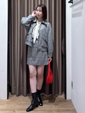「Juze（ジュゼ）のメタルロゴストレッチショートブーツ（ブーツ、ブラック系）」を使った、eminaさん（レディース・165cm）の秋コーディネート
