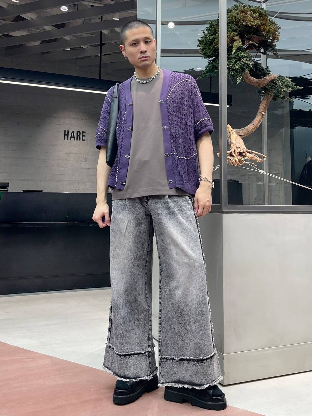 メタルボタンスカシアミカーディガン(HARE)を使った人気ファッション 
