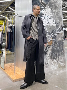 「坊主」｜「アイテム（ステンカラーコート）」を使った、はのやんさん（メンズ・182cm）の冬コーディネート