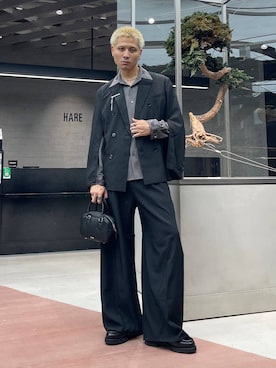 「アイテム（ブローチ/コサージュ）」を使った、はのやんさん（メンズ・182cm）の秋コーディネート