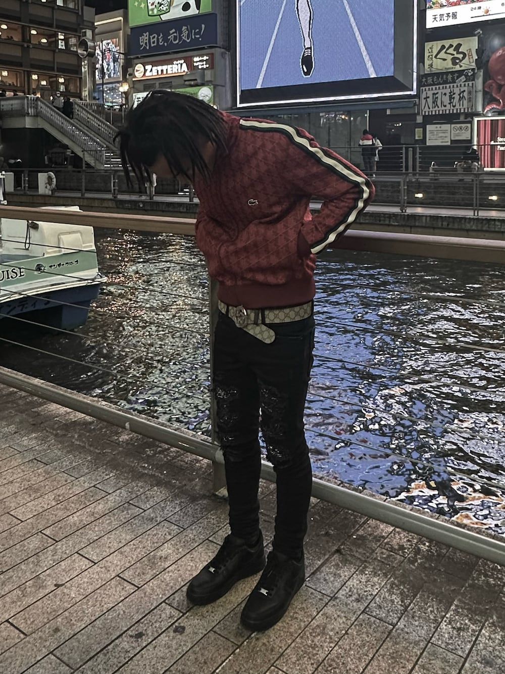 「mnmlのアイテム（デニムパンツ、ブラック系）」を使った、Rikiさん（メンズ・170cm）の冬コーディネートの1枚目の写真