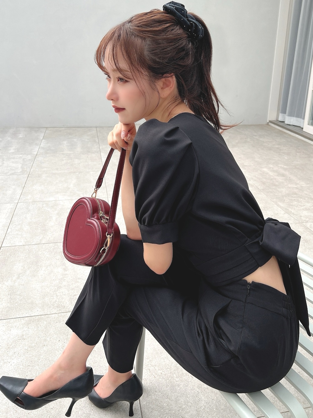 「RESEXXYのスリットトゥピンヒールパンプス（パンプス、ブラック系）」を使った、ERIKAさん（レディース・157cm）の夏コーディネートの1枚目の写真