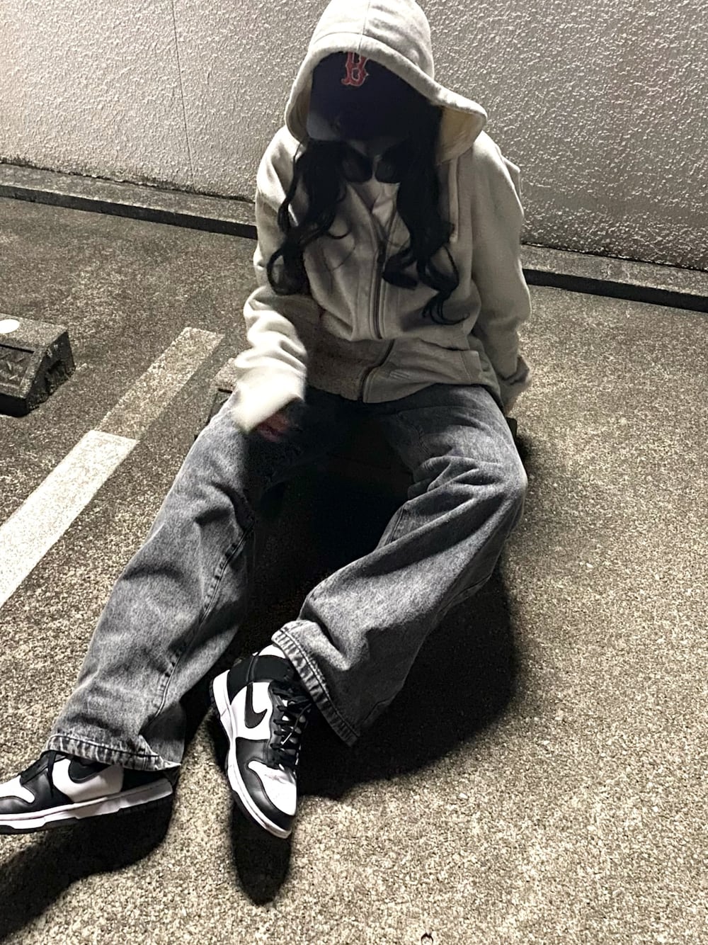 「キャップ、パーカー、ジップパーカー、ニューエラ、ラフ、ストリート、ストリートMIX、メンズライク、メンズライクコーデ、古着MIX、シンプルコーデ、ラクチンコーデ、着回しコーデ、デニムパンツ」｜「NEW ERAの【NEW ERA/ニューエラ】BSロゴキャップ（キャップ、ブルー系）」を使った、n a n aさん（レディース・160cm）の秋コーディネートの1枚目の写真