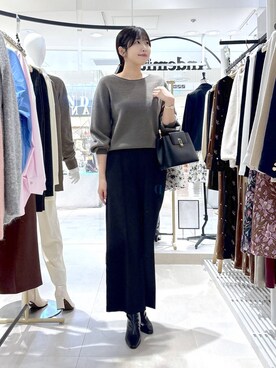 「アイテム（スラックス、ブラック系）」を使った、andemiu_mizukiさん（レディース・170cm）の秋コーディネート