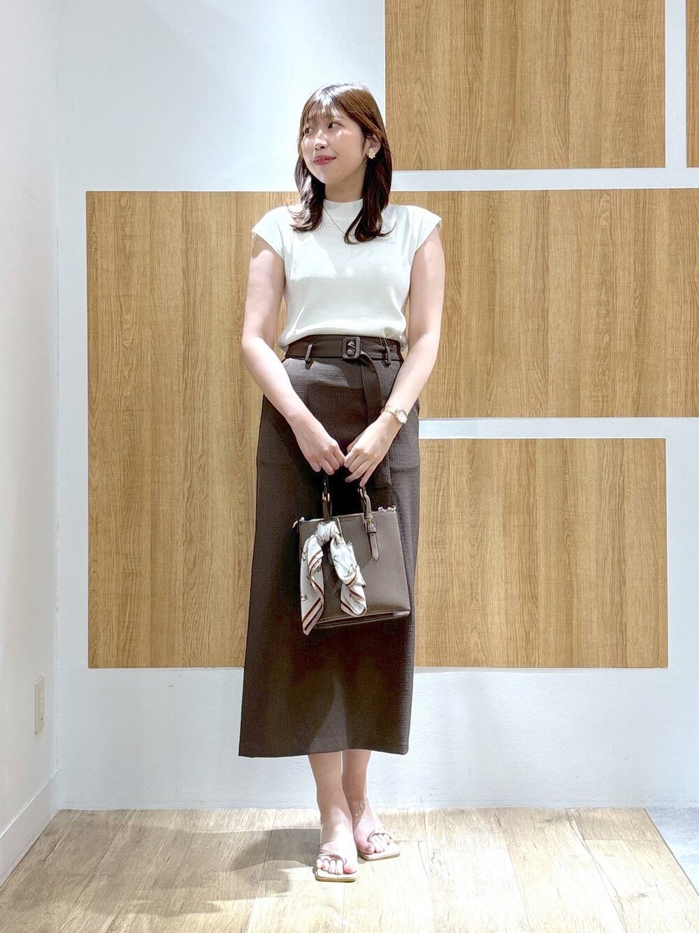 「高身長、きれいめ、フェミニン、休日コーデ、デート/ロマンティック、女子会、女子ウケ、ワントーン、モテ、バッグ、Andemiu、ロングスカート、スカート、サンダル、ニット」｜「Andemiuのキュービックジルコニアネックレス118364（ネックレス、イエロー系）」を使った、andemiu_mizukiさん（レディース・170cm）の夏コーディネートの1枚目の写真