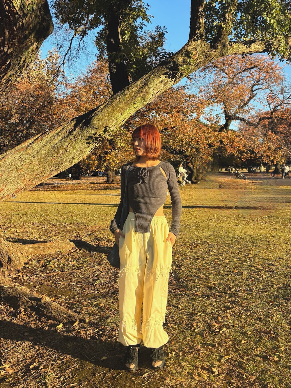 「おすすめトップス、トップス、秋冬コーデ、秋冬アイテム、uenui、ootd」｜「Uenuiのカッティング リボン トップス ボディスーツ 長袖 カットソー トップス カットアウト リボン（Tシャツ/カットソー、グレー系）」を使った、むうさん（骨格ストレート・レディース・158cm）の冬コーディネートの1枚目の写真